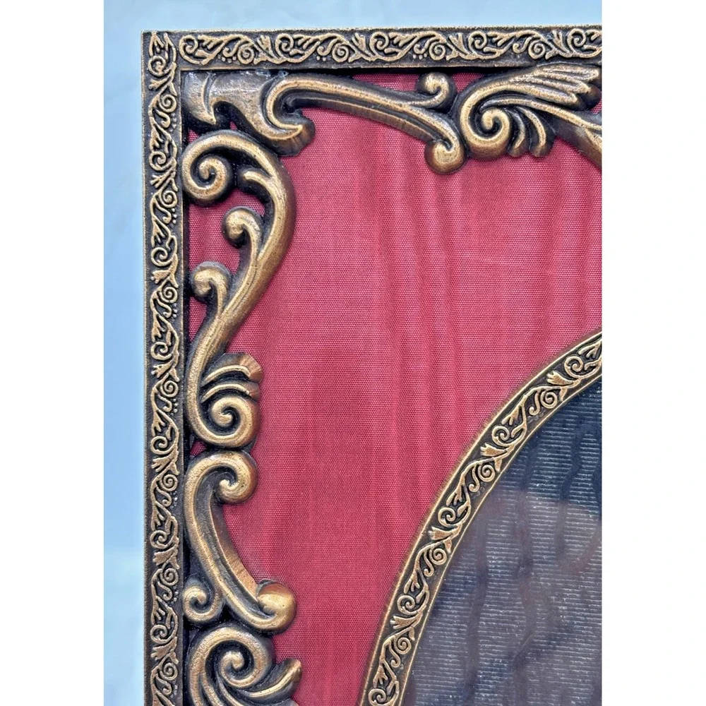 Vintage Ornate Gold Filigree Photo Frame Red Moiré Oval 6.5x4.5‎ Opening Korea